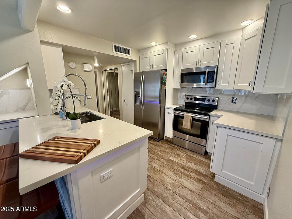 1st image of 850 S RIVER Drive #1002