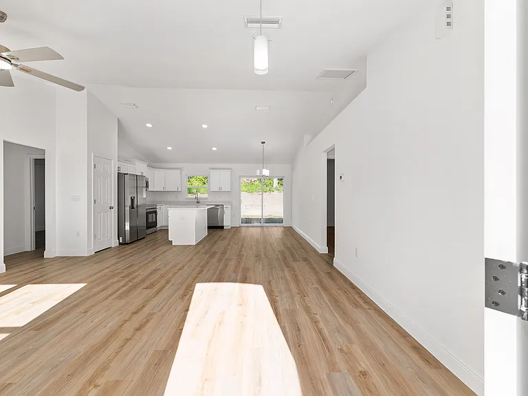 4556 SE 136th St — Photo 3