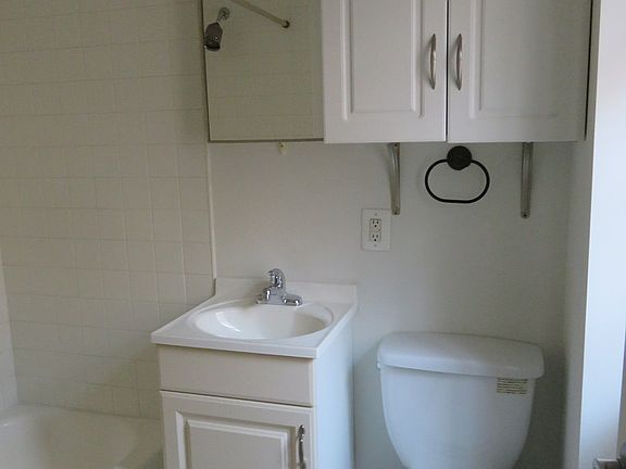 4th image of 332-34 S 17th St Unit 1C