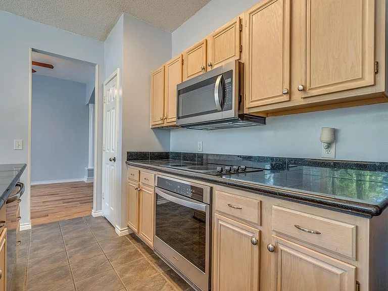 1605 Highdale Ct — Photo 18
