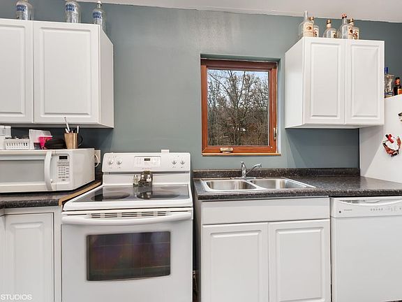 4th image of 2096 S Lakeshore Dr