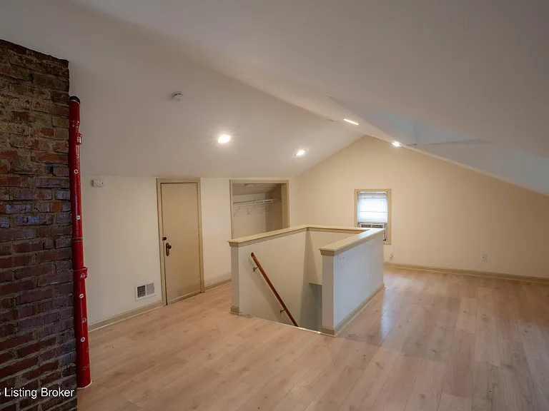 504 Montana Ave — Photo 24