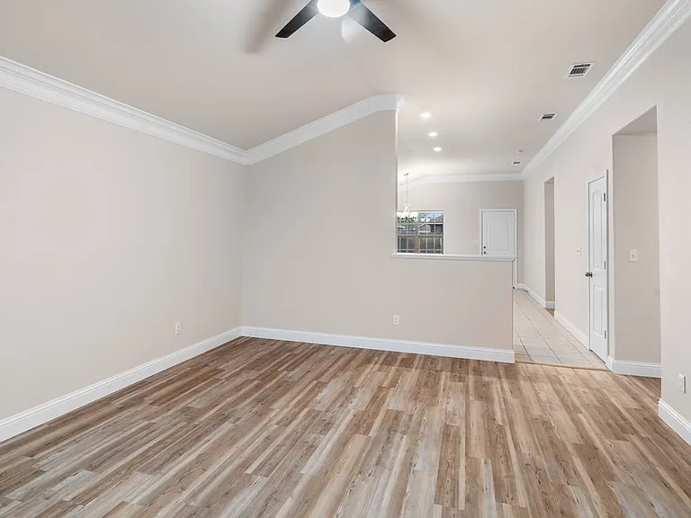 908 Purdue St — Photo 5