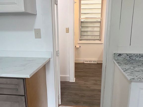 2nd image of 11 Oconnell St Unit 1