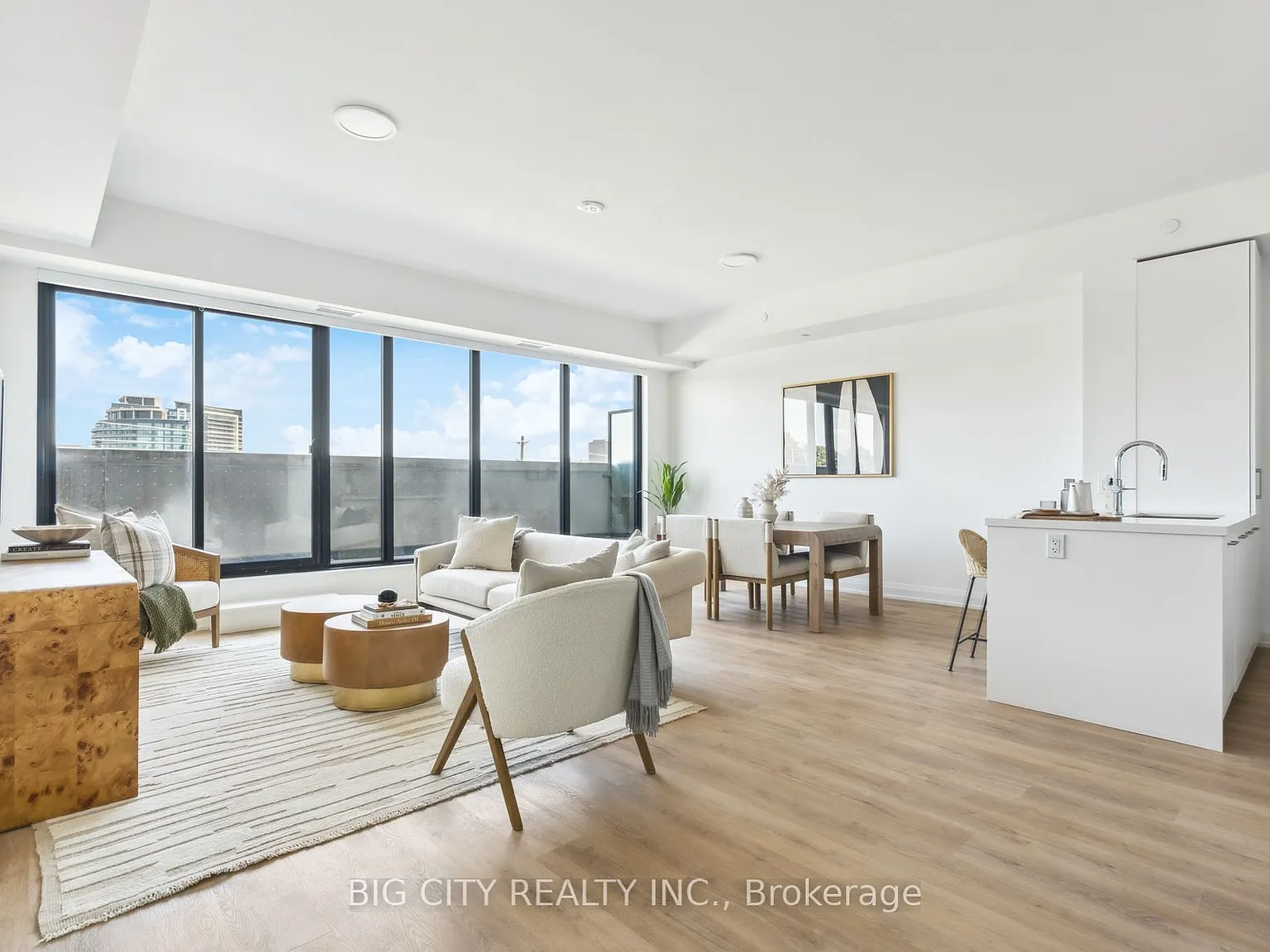 2 bed, $4,050 — Photo 1