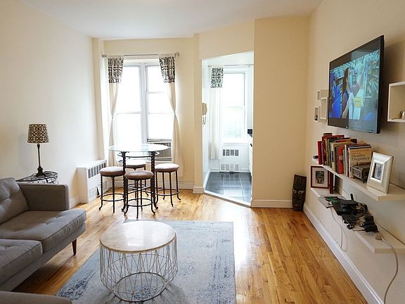 2nd image of 240 E 89th St APT 3B