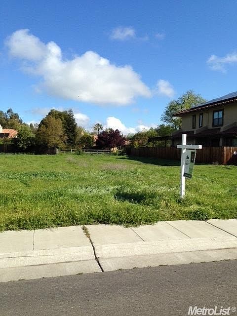 2nd image of 1323 Cassel Ln