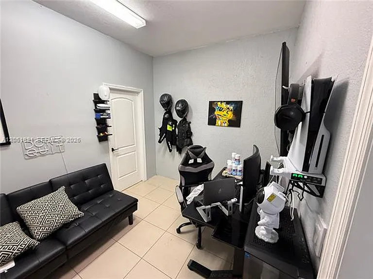 9350 SW 171st Ct #Townhouse 9350 — Photo 6