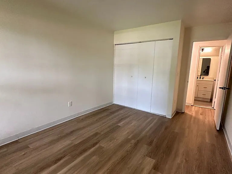 University Park Apartments near Cornell University — Photo 354