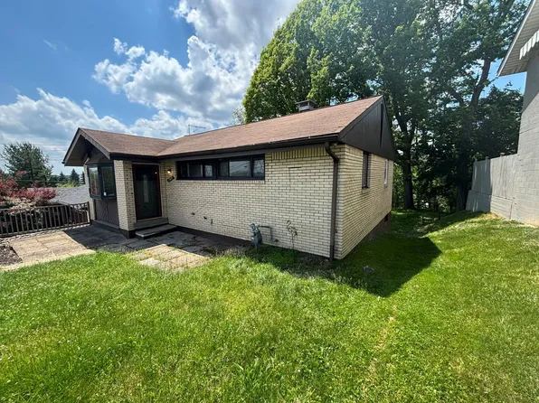 207 Kingston Dr, Pittsburgh, PA 15235