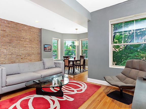 3rd image of 1637 W Granville Ave APT 2