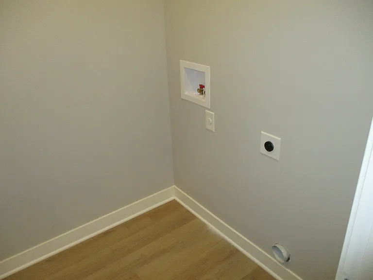 1003 N Cherry St — Photo 5