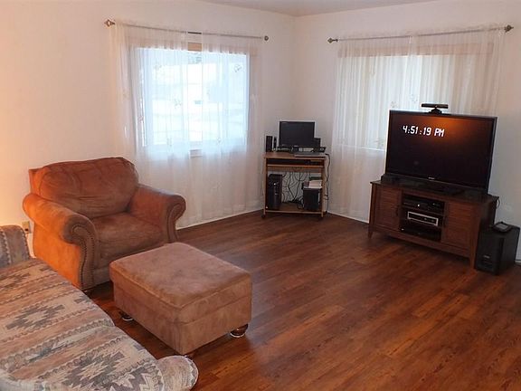 3rd image of 1005 Lynn Ln