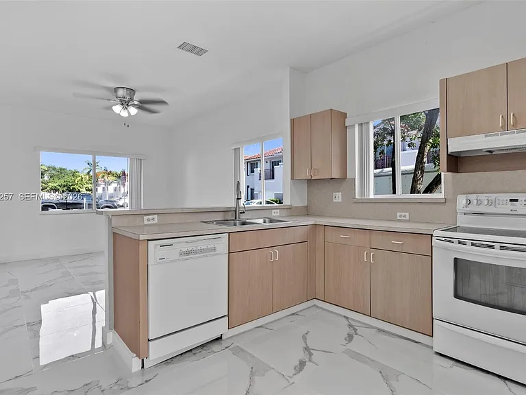 10245 SW 154th Pl #O — Photo 13