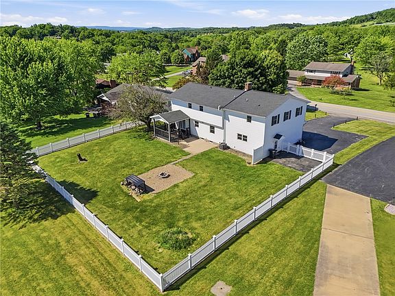 5th image of 977 Barclay Rd