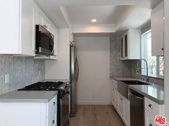 3rd image of 853 N Hayworth Ave APT 201
