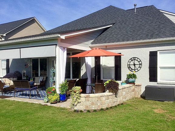 Covered & open outdoor space