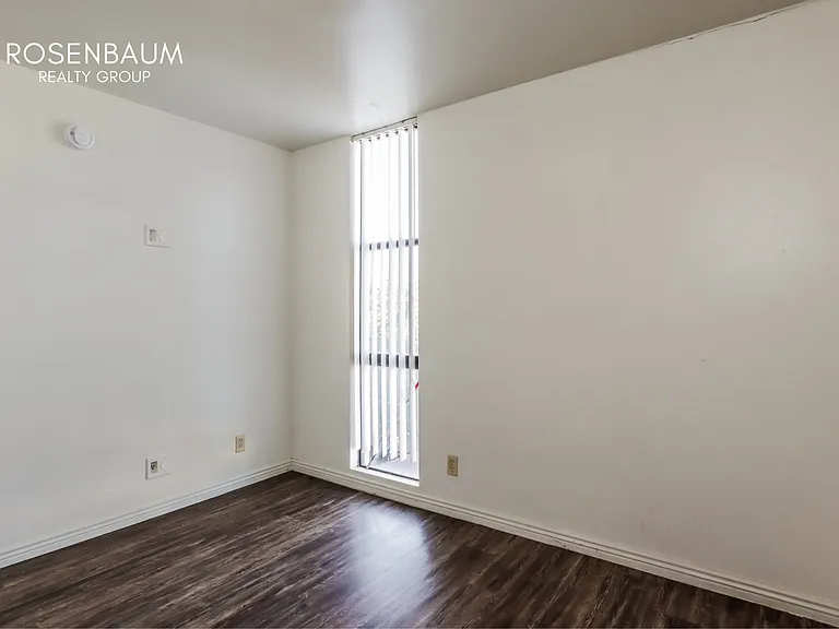 Miramonte Apartments- — Photo 18