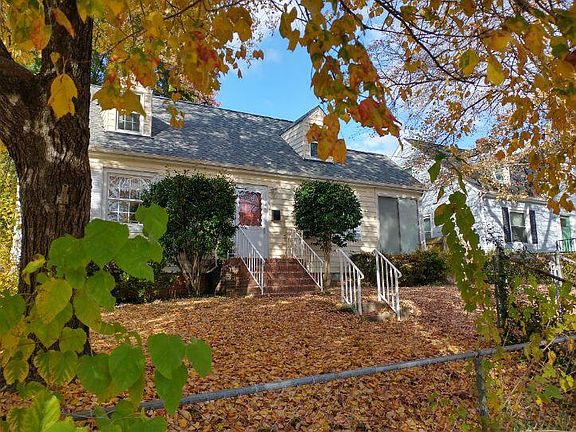 2nd image of 2606 Fernhill Ave