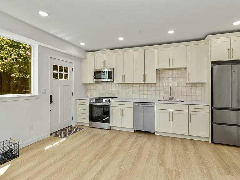 832B S Sullivan St #B — Photo 13