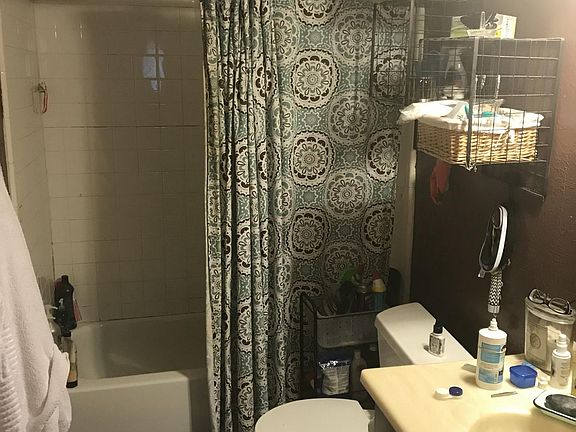 4th image of 829 Bullock Dr