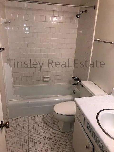 3 bed, 1.5 bath, 1200 sqft, $1,100 — Photo 4