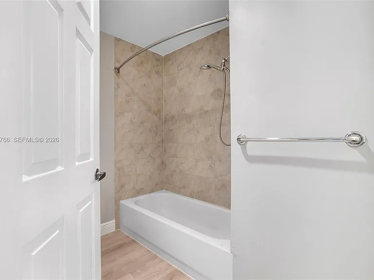 2929 SW 18th Ter — Photo 22