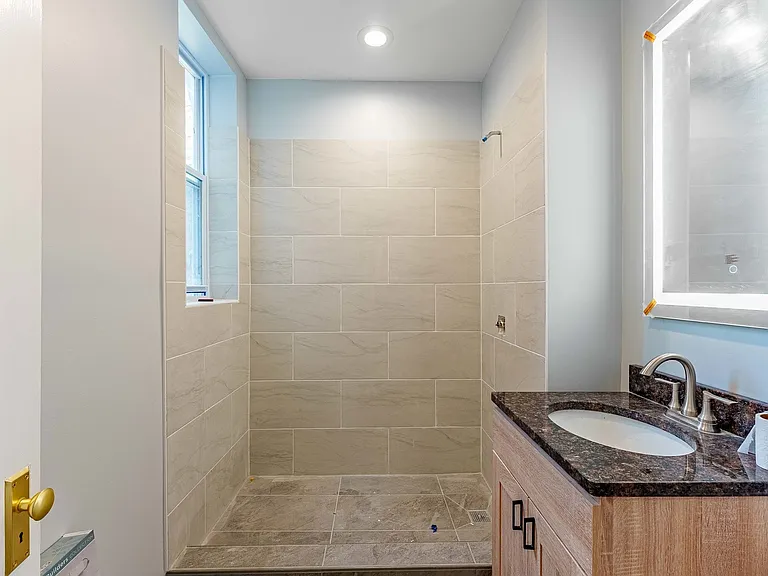 3720 W Eddy St #3 — Photo 9