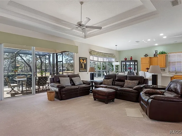 40 Deerwood Dr — Photo 2