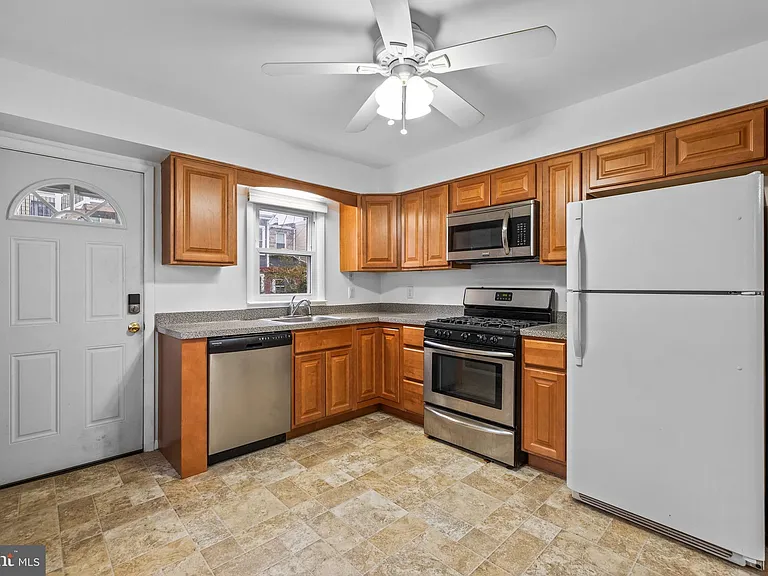 1437 Towson St — Photo 9