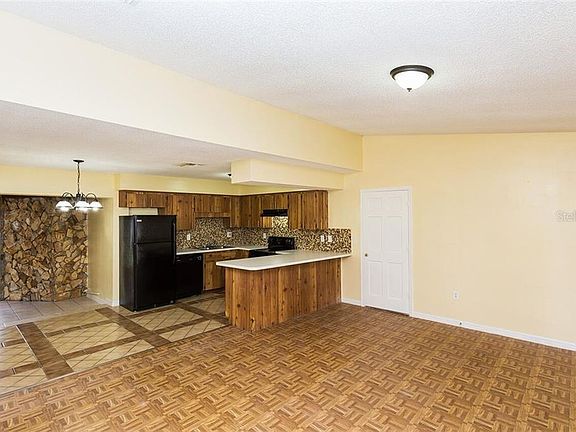 4th image of 737 Lucaya Dr