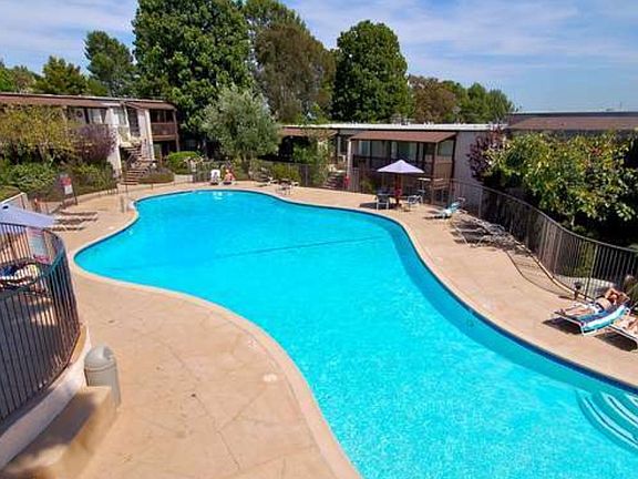 4th image of 322 S Miraleste Dr #236