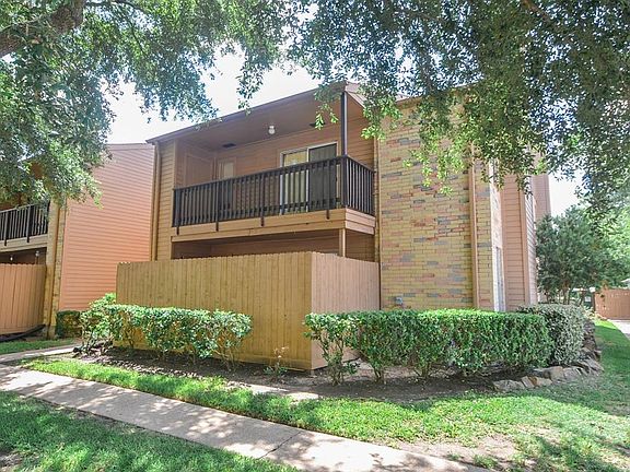 3rd image of 10555 Turtlewood Ct Unit 402