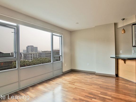 5th image of 170 King St Unit 907