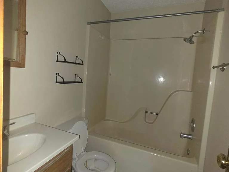 1379 Parkside Dr — Photo 8