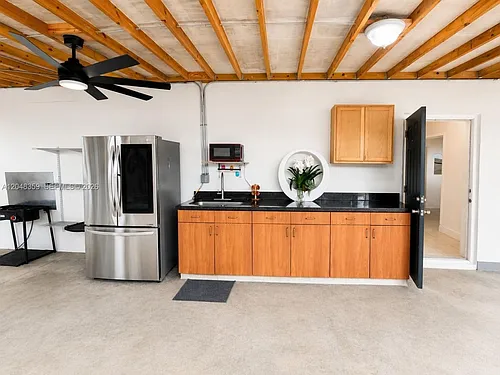 621 E 52nd St #W Photo 1 621 E 52nd St #W Photo 1