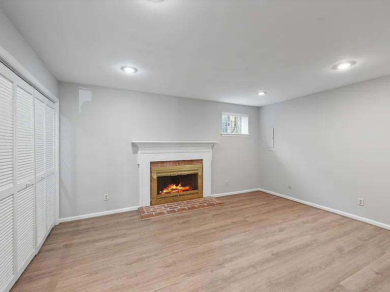 299 S Pickett St — Photo 32
