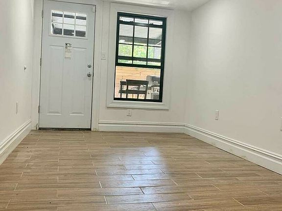 5th image of 372 Quincy St APT 1