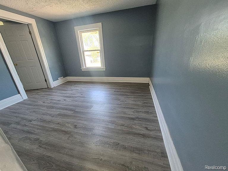 16758 Frazho Rd, photo 25