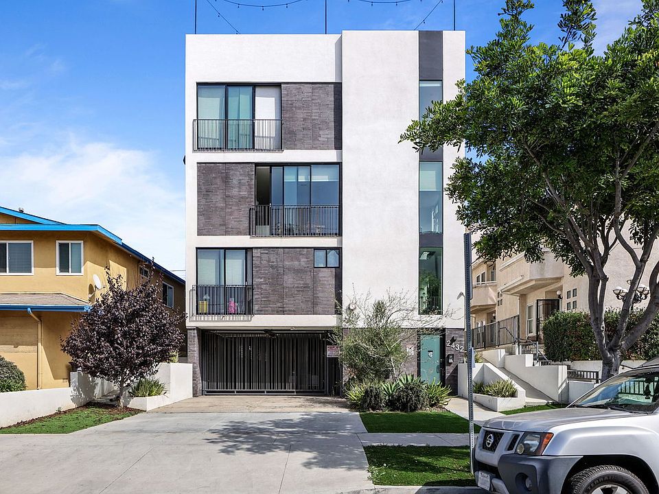 1st image of 2432 Penmar Ave #Townhouse