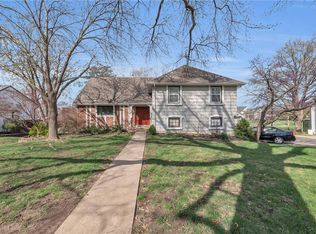 9318 Roe Ave, Prairie Village, KS 66207