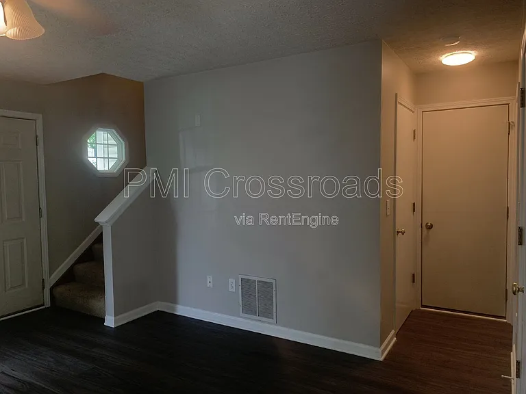 8620 Olenbrook Dr — Photo 29
