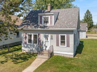 400 9th St NW, Chisholm, MN 55719