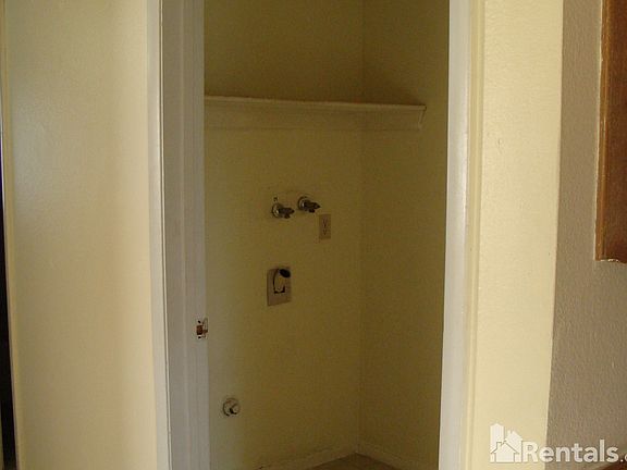 5th image of 4225 Stewart Ave APT 3