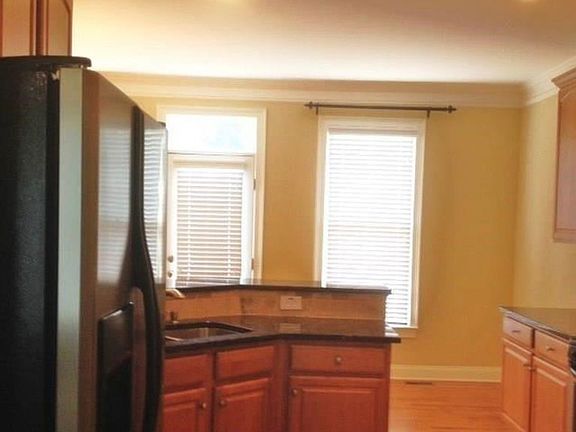 4th image of 302 Lexington Vlg