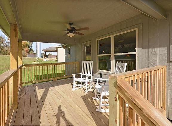 3rd image of 302 Fairview Cir
