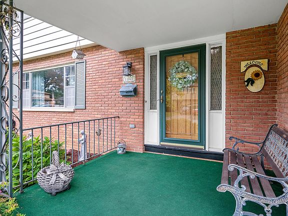 5th image of 1842 Tamarack Ct S
