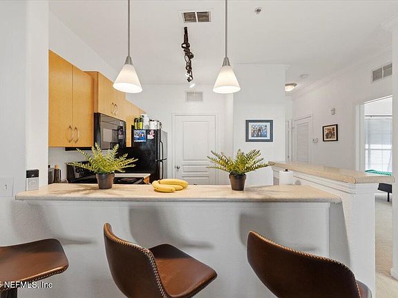 3rd image of 8290 GATE Parkway W #123