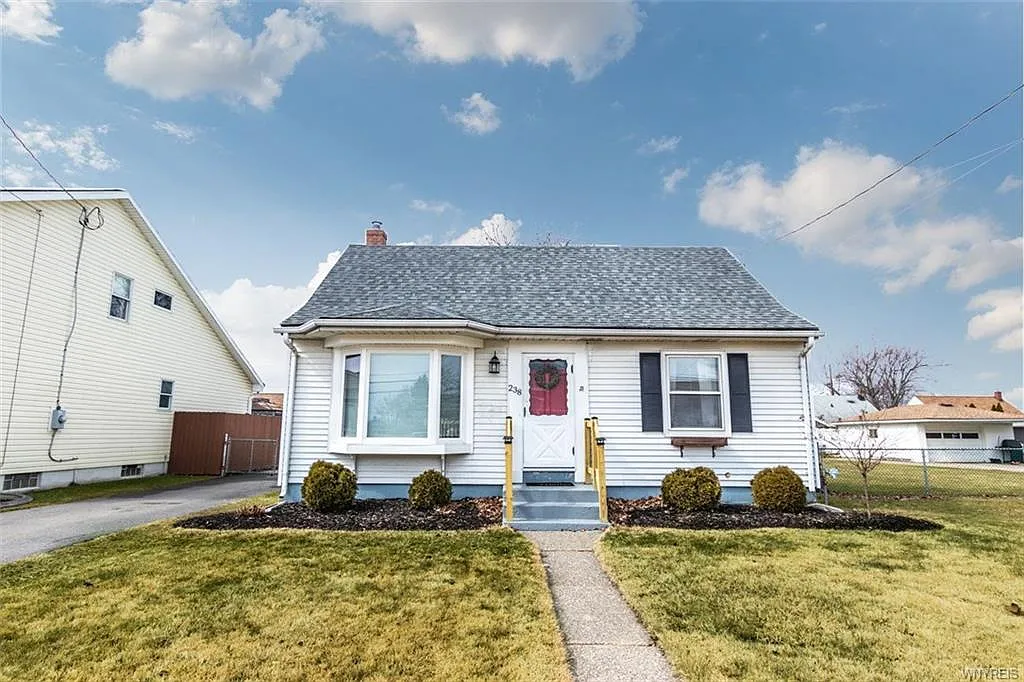 238 Cass Ave photo 1