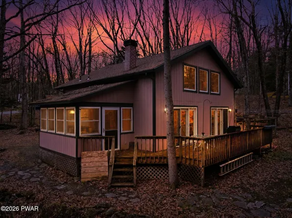 803 Round Up Ct, Lords Valley, PA 18428